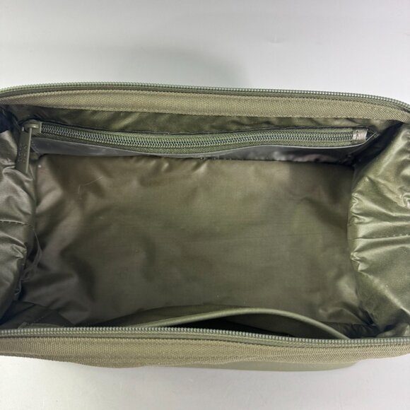 Beis The Dopp Kit in Olive - Picture 12 of 16